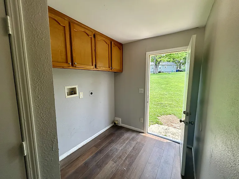 8255 Lakeview Dr — Photo 7