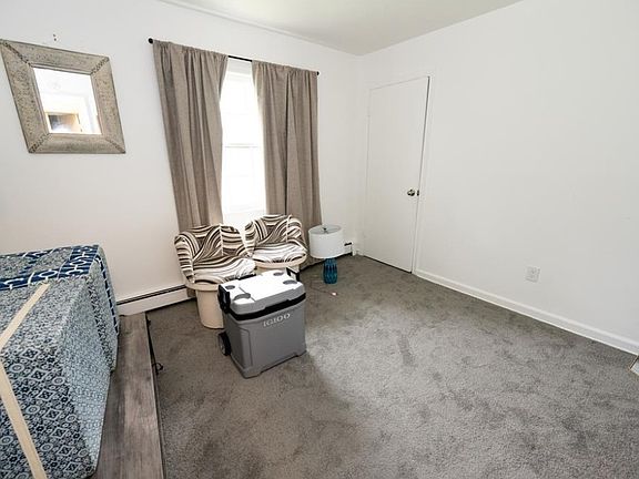 3rd image of 46 Robinson Ave Floor 2