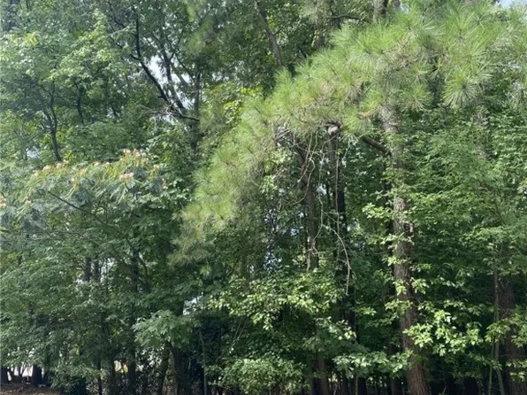 136 W Rexford Dr, Newport News, VA 23608