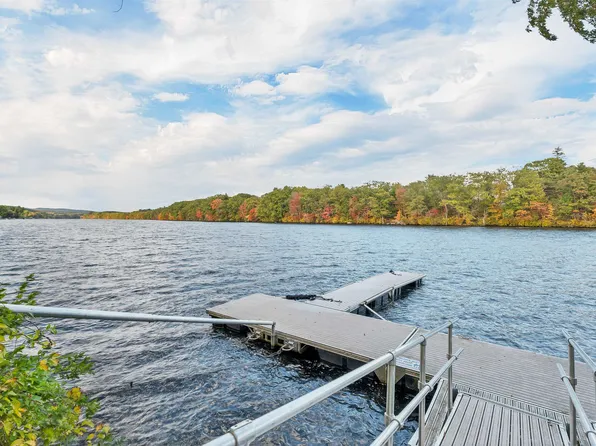 17 River Front Drive #3, Manchester, NH 03102