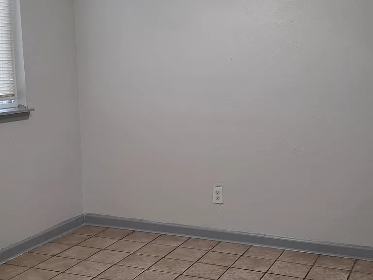 7508 Castillo Rd — Photo 2