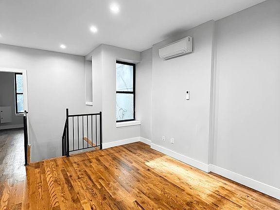 3rd image of 325 Putnam Ave #1M