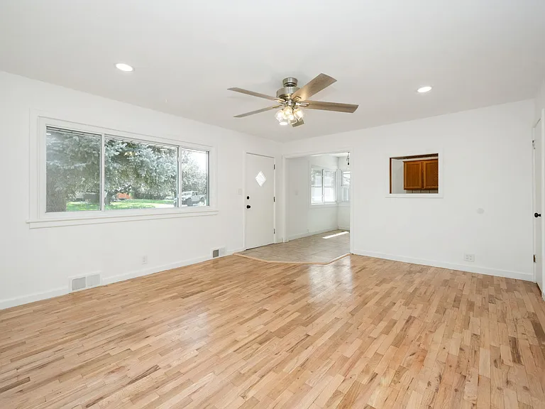 2311 Mountain View Dr — Photo 4