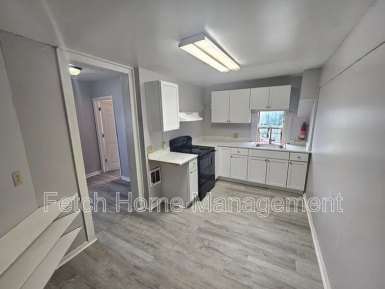 1854 Walnut St — Photo 7