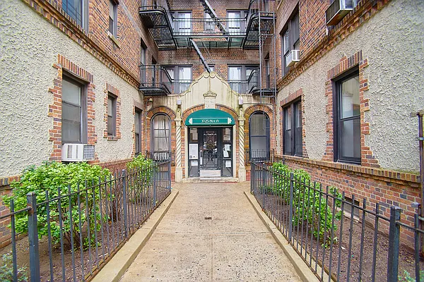 Rented by Living New York | media 10