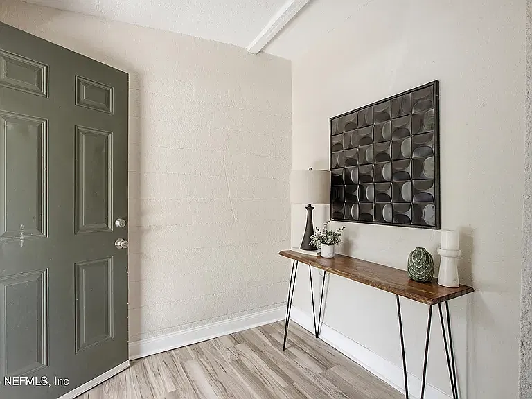 3 bed, 1060 sqft, $1,500 — Photo 2