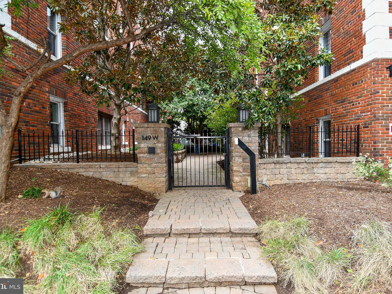 Mcgill Row Condominium — Photo 1
