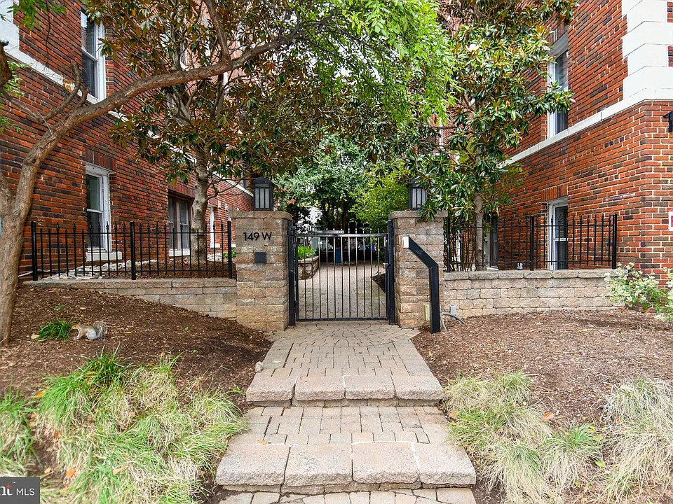 149 Saint Louis St SE #31