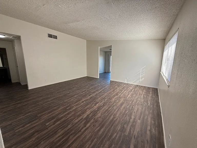 455 Ash St — Photo 3