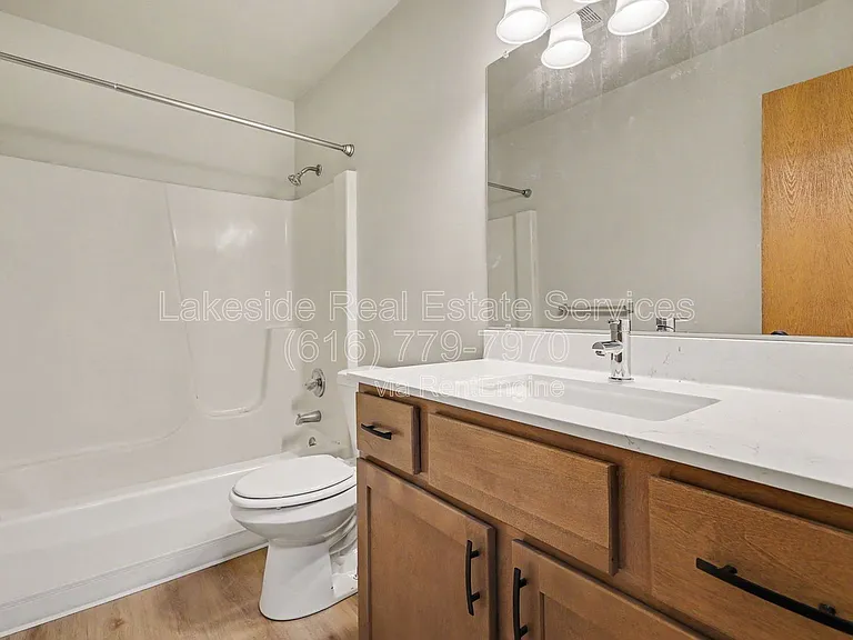 Maple Leaf Apartments — Photo 74