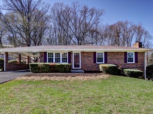 303 Grove St, Hurt, VA 24563