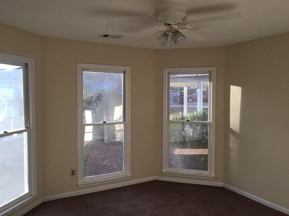5th image of 29 Lexington Cir