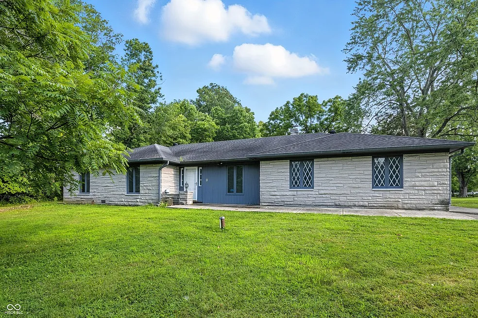 3 bed, 2.5 bath, 2084 sqft, $2,900 — Photo 1