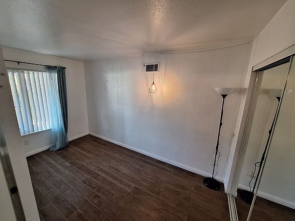 5th image of 4432 Illinois St #A