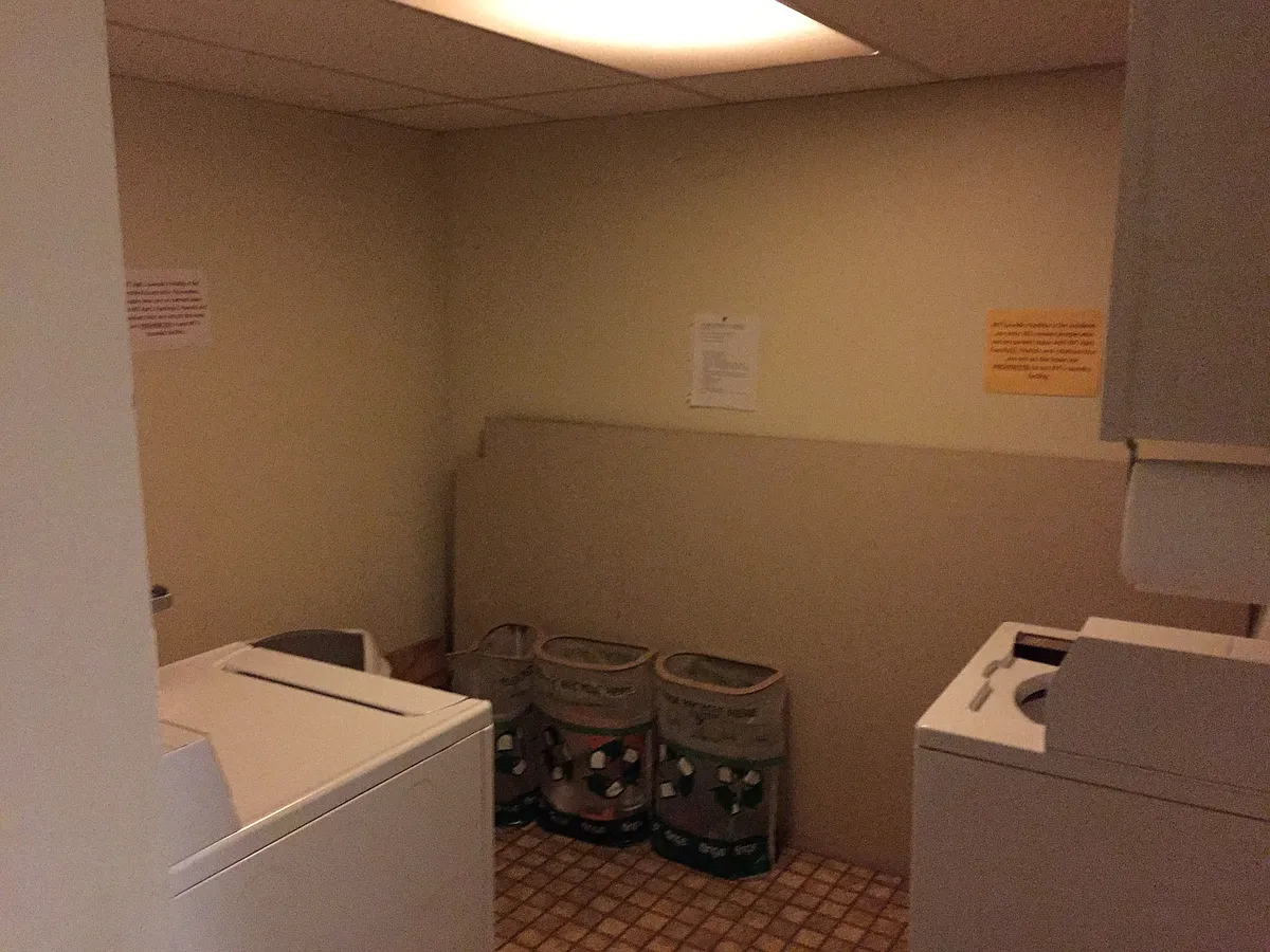 Common washer/dryer - 432 Kit Blvd #2
