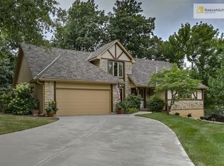 216 NE Landings Ct, Lees Summit, MO 64064