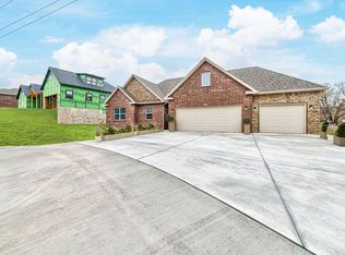 817 E Twin Maple Ct, Nixa, MO 65714