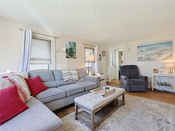 4th image of 127 Fern St