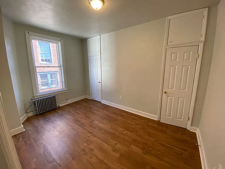 120 N George St — Photo 7