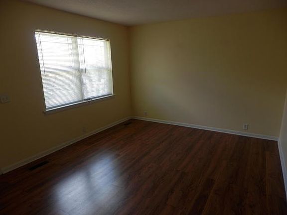 2nd image of 139 E Circle Dr