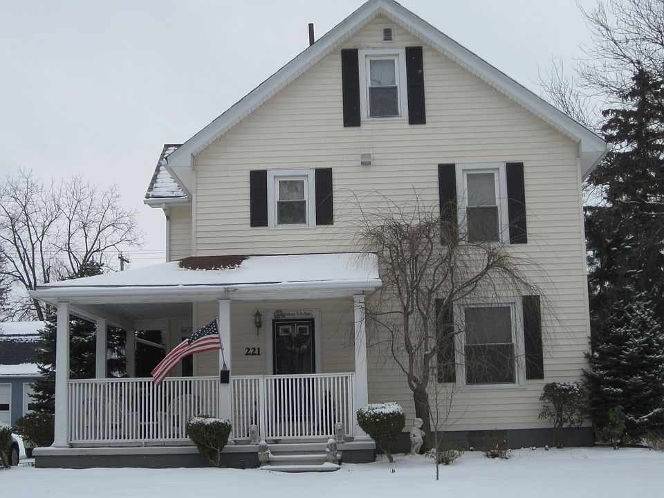 1st image of 221 N Elm St