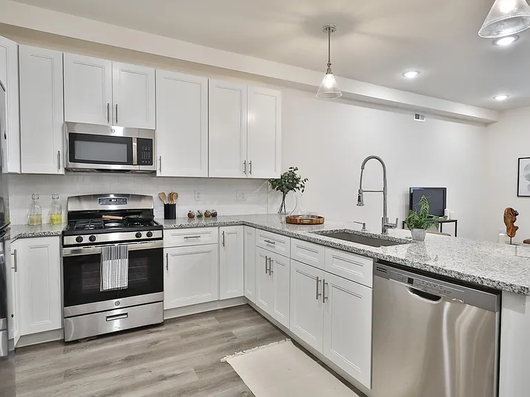 962 N 8th St #1 — Photo 9