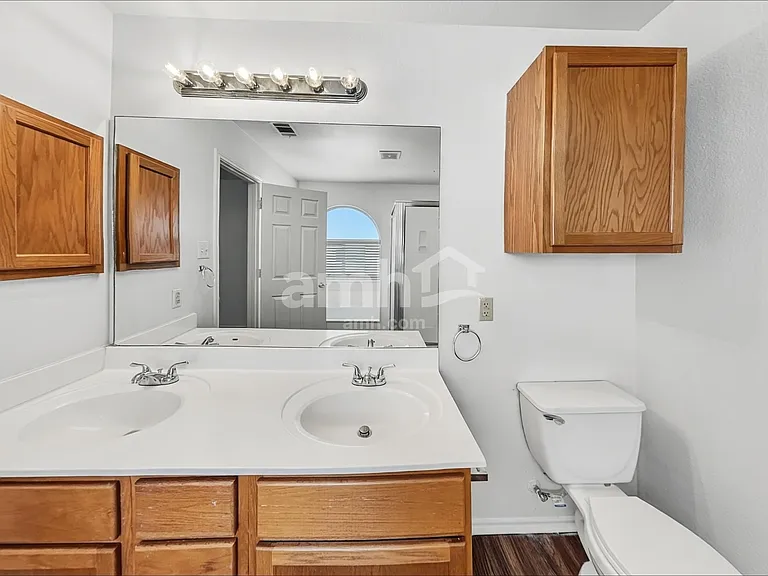 2915 Encino Riv — Photo 12