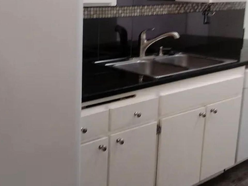 1st image of 425 Hermosa Dr