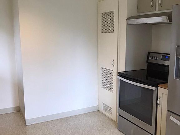 5th image of 1201 S Oakes St