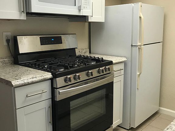 2nd image of 310 E Elm St #3