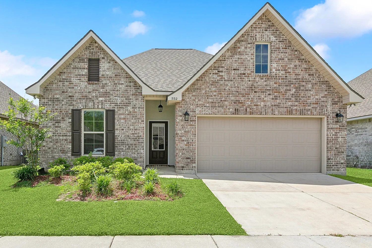 4 bed, 2072 sqft, $2,900 — Photo 1