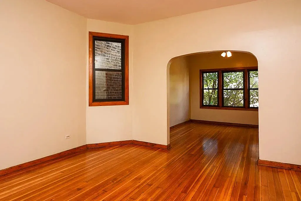 2825 N Milwaukee Ave — Photo 1