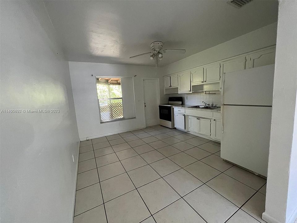 1st image of 2210 NE 170th St #4