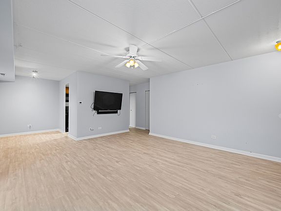 3rd image of 810 N River Rd APT 1C