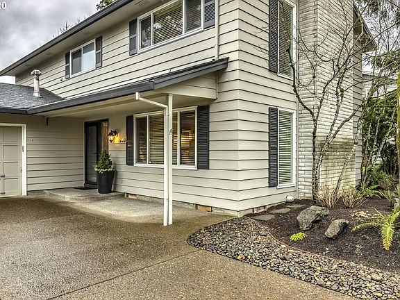 4th image of 233 NE 18th Ave