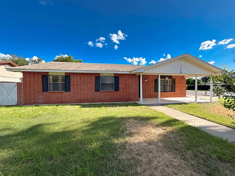 201 Gumwood Ln — Photo 2