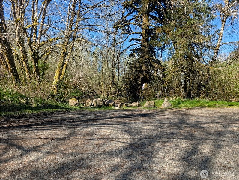 3rd image of 999 Whitcomb-Dimmel Road