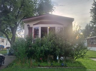 40665 Drury Rd, Sterling Heights, MI 48310