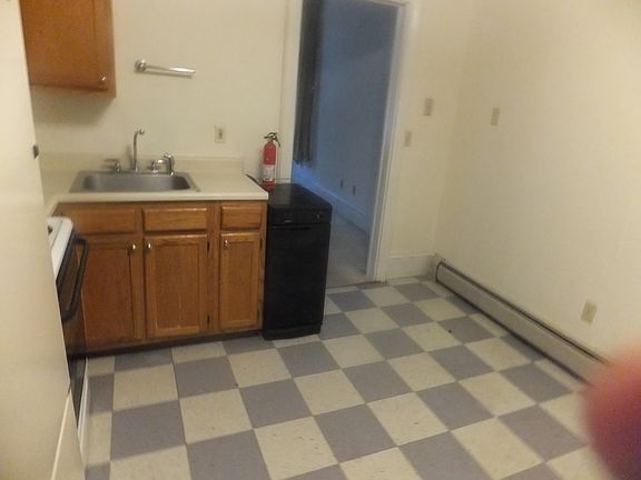 3rd image of 8 Chatham St #3