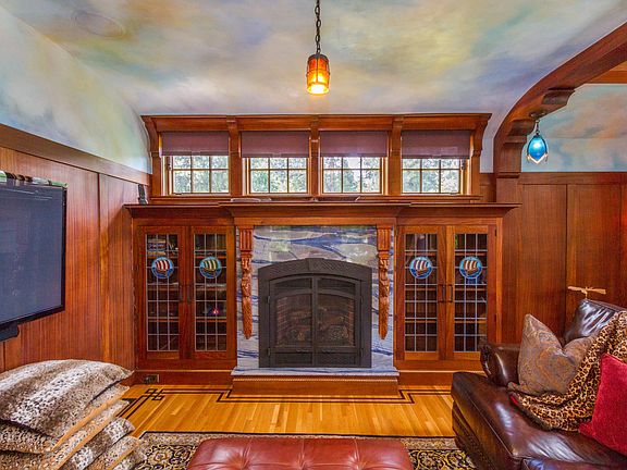 4th image of 831 E Rockwood Blvd