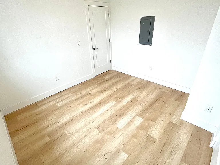 4415 SE 61st Ave — Photo 7