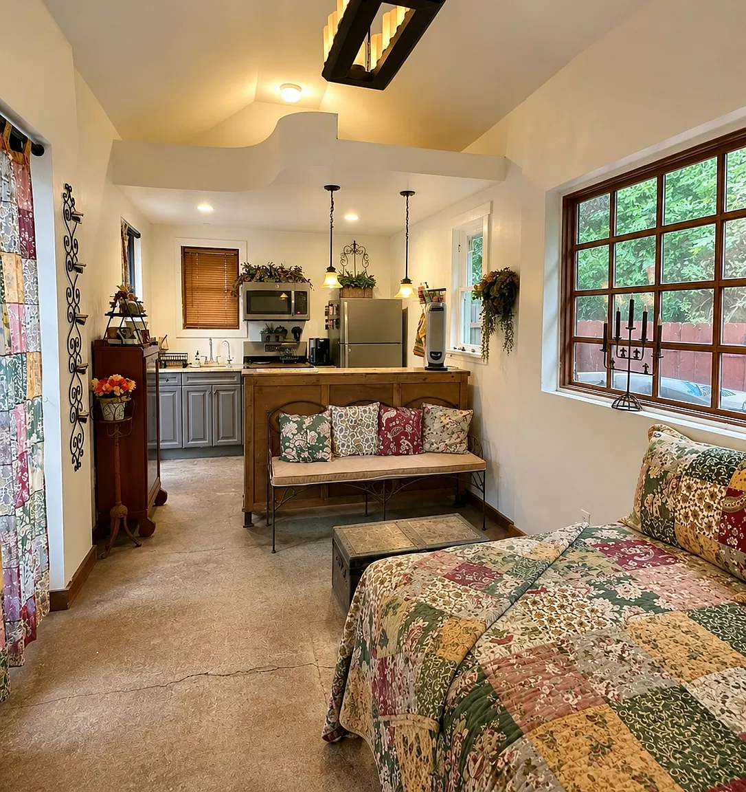 Guest Cottage | Furnished Studio with Private Yard in Ventura — Photo 1