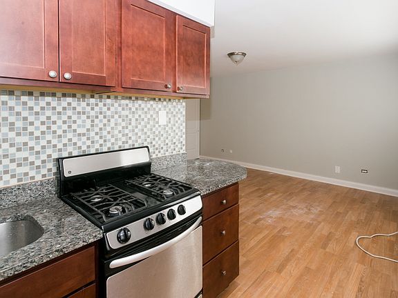 4th image of 696-96 Elm Pl #D501