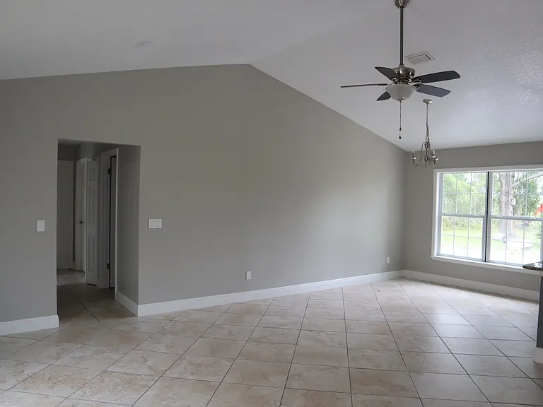 990 Windbrook Dr — Photo 3