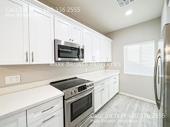 4th image of 8009 S 6th Dr