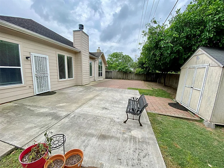 10323 Stanbrook Dr — Photo 25