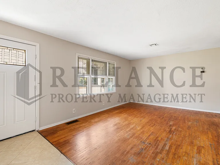 902 W Wallingford St — Photo 9