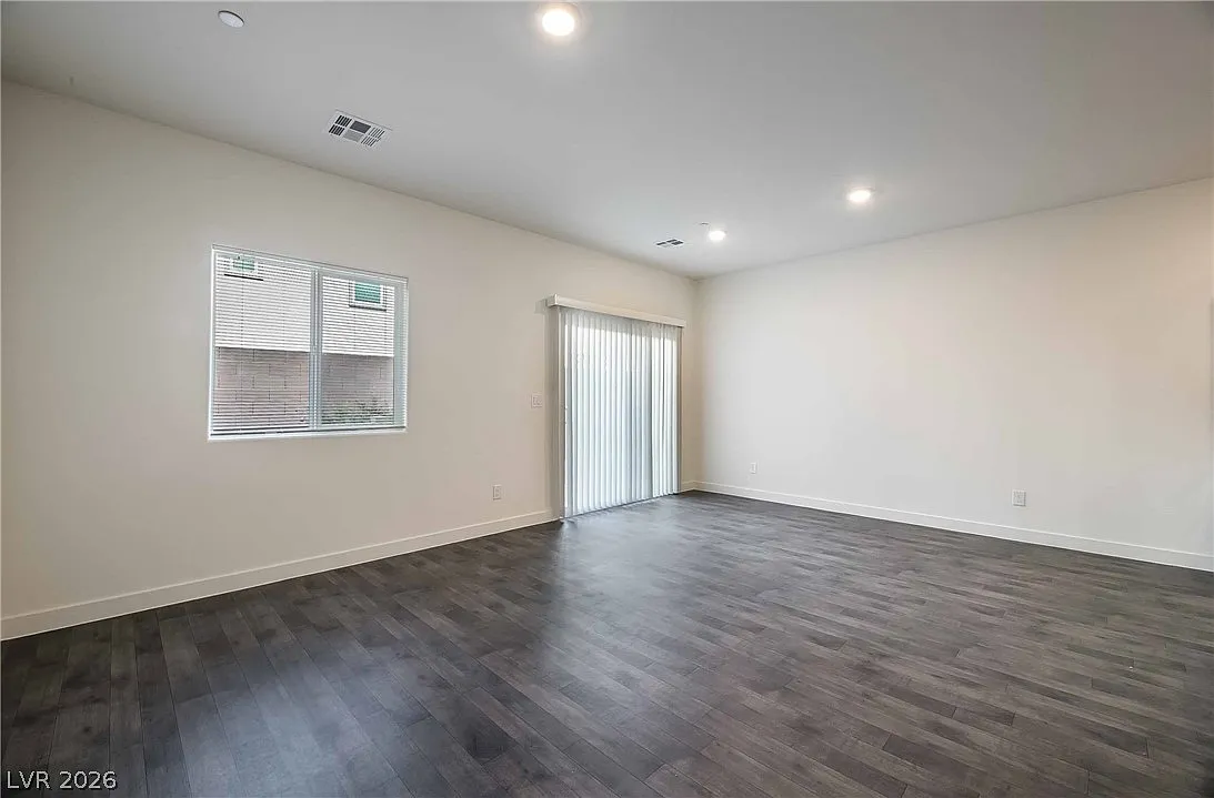 3 bed, 2.0 bath, 1346 sqft, $1,900 — Photo 3