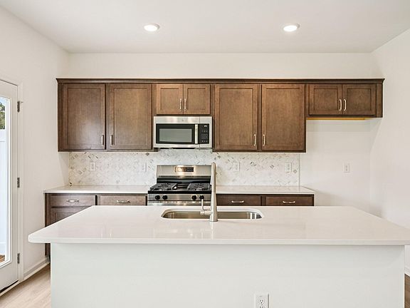 5th image of 600 Rosy Ct #334