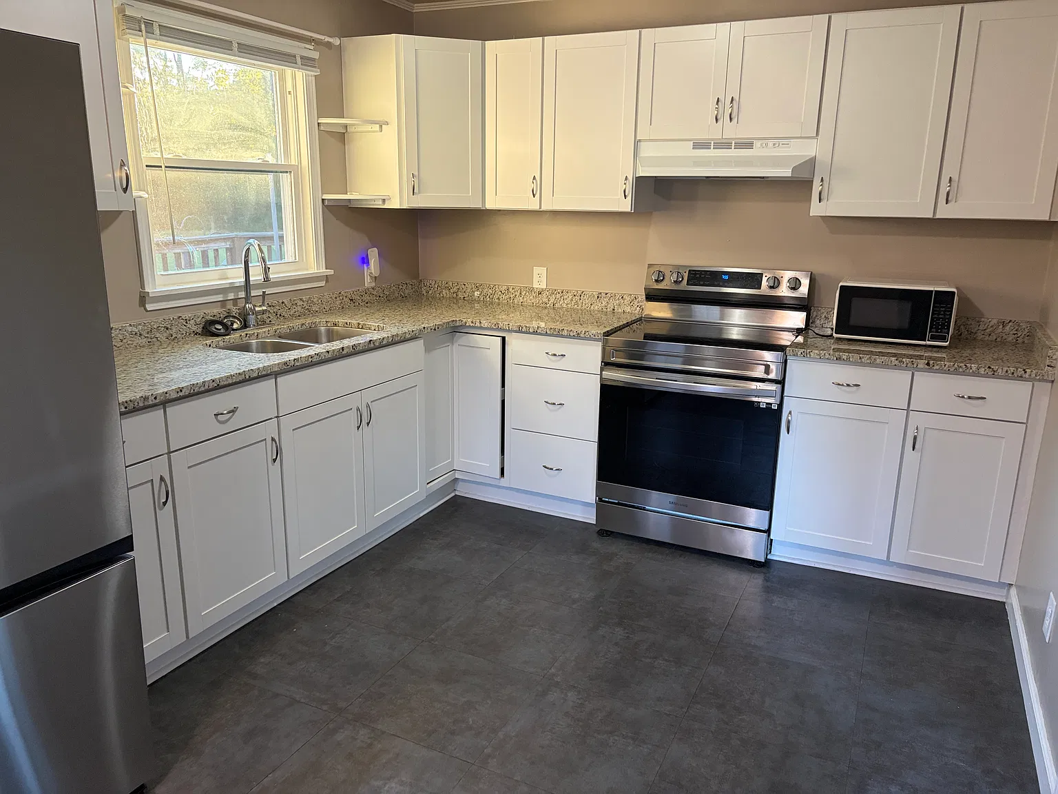 2 bed, 861 sqft, $1,300 — Photo 3